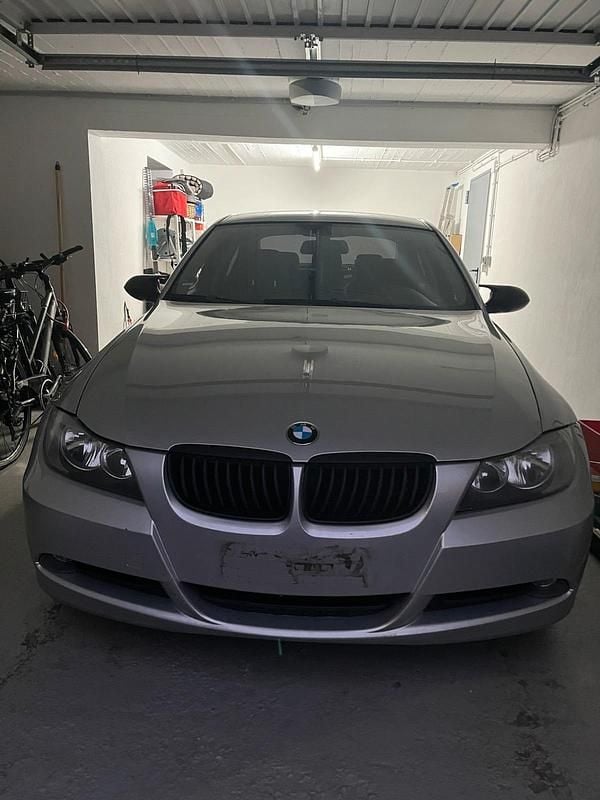 Grau Gebraucht 2007 BMW 318 Limousine | 2.350 € (Superpreis) - Bild 1/4