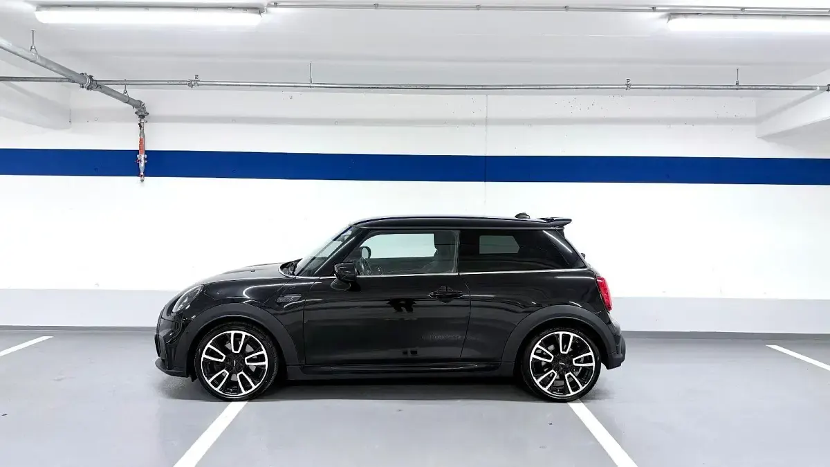Gebraucht Mini John Cooper Works 242 PS (177 kW) 2021 Schwarz Kleinwagen