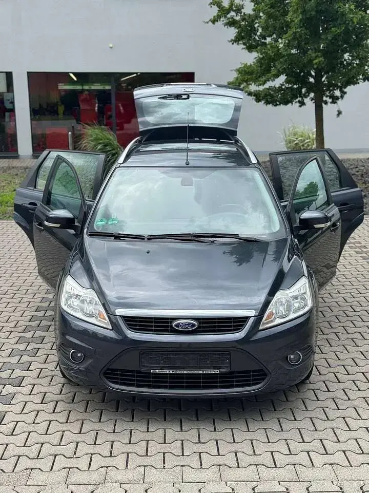 Gebraucht Ford Focus 101 PS (74 kW) 2009 Grau Kombi