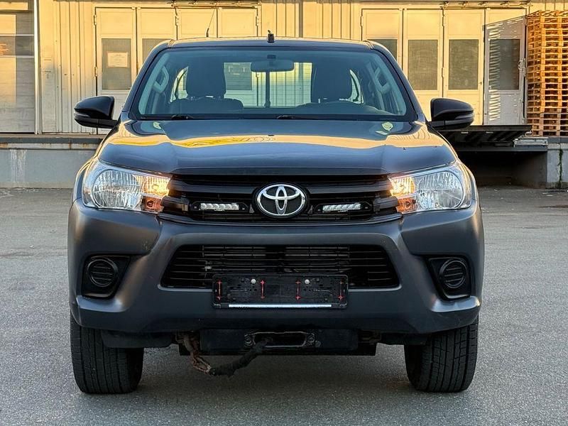 Gebraucht Toyota HiLux 150 PS (110 kW) 2019 Grau Abholung
