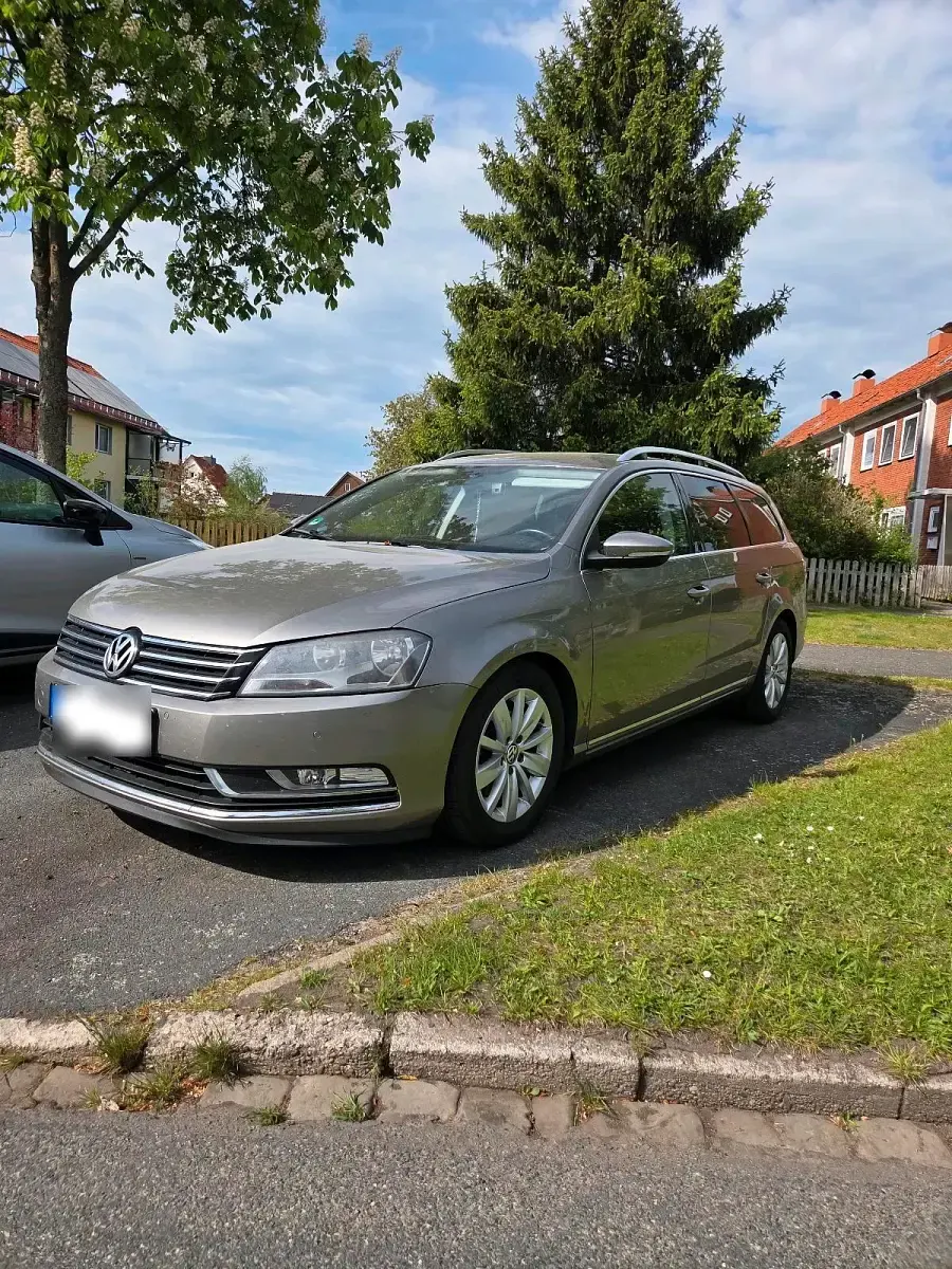 Gebraucht VW Passat 140 PS (102 kW) 2012 Braun Kombi