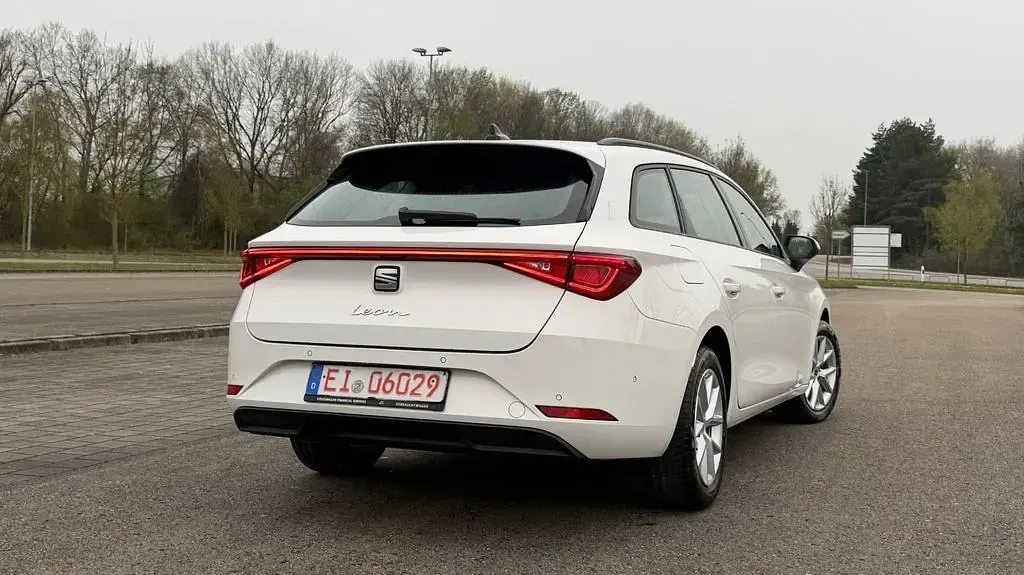 Gebraucht Seat Leon Style 150 PS (110 kW) 2022 Weiß Limousine