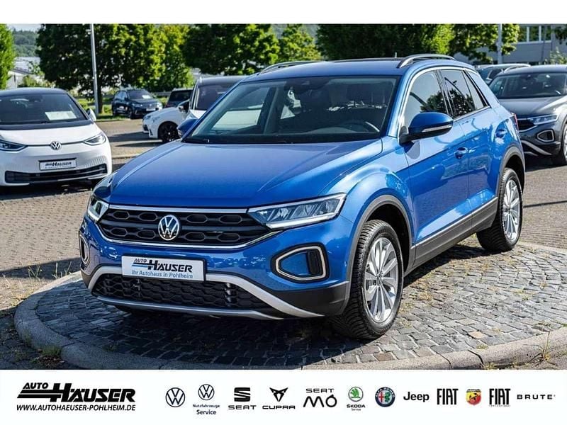 Blau Gebraucht 2025 VW T-Roc Life SUV | 28.985 € (Superpreis) - Bild 1/4