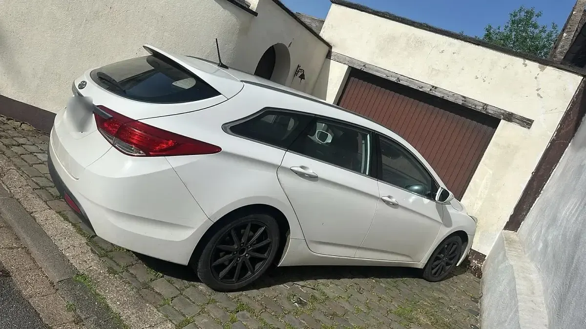 Gebraucht Hyundai i40 136 PS (100 kW) 2012 Weiß Kombi