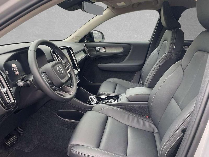Gebraucht Volvo XC40 Plus 197 PS (144 kW) 2025 Silver dawn SUV