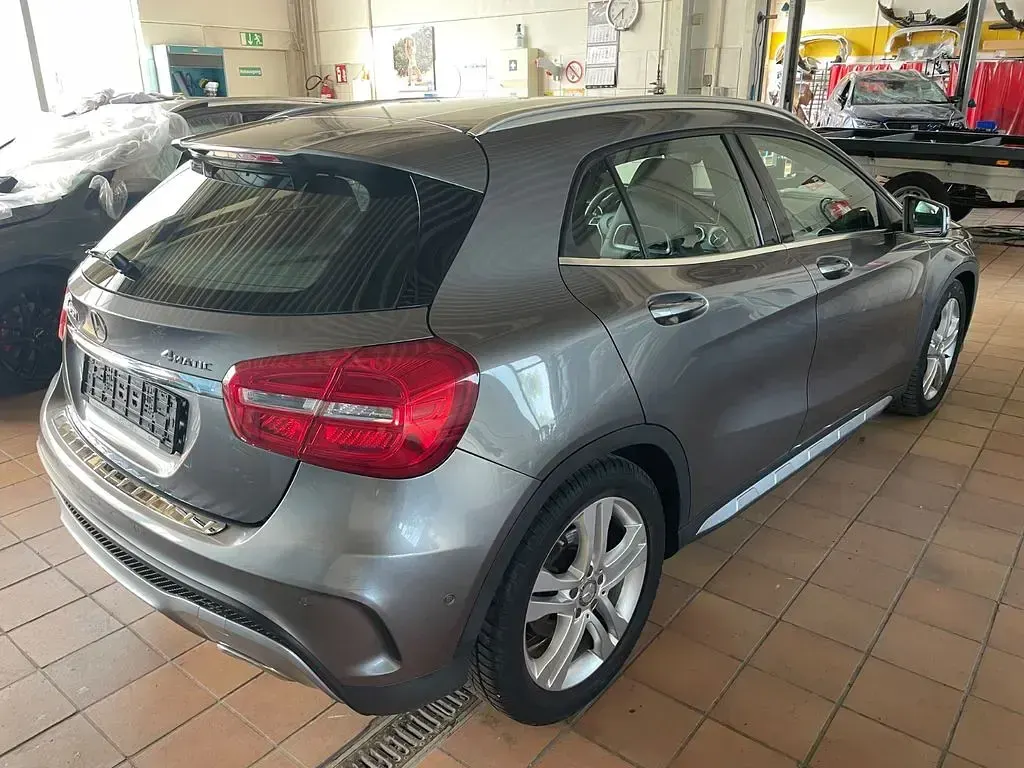 Gebraucht Mercedes GLA250 211 PS (155 kW) 2014 Grau SUV
