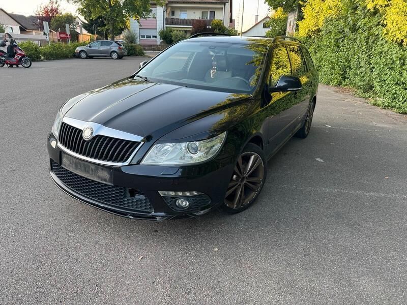 Schwarz Gebraucht 2011 Skoda Octavia Kombi | 3.349 € (Guter Preis) - Bild 1/4
