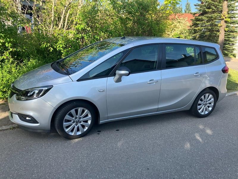 Silber Gebraucht 2018 Opel Zafira Van / Kleinbus | 9.950 € (Guter Preis) - Bild 1/4