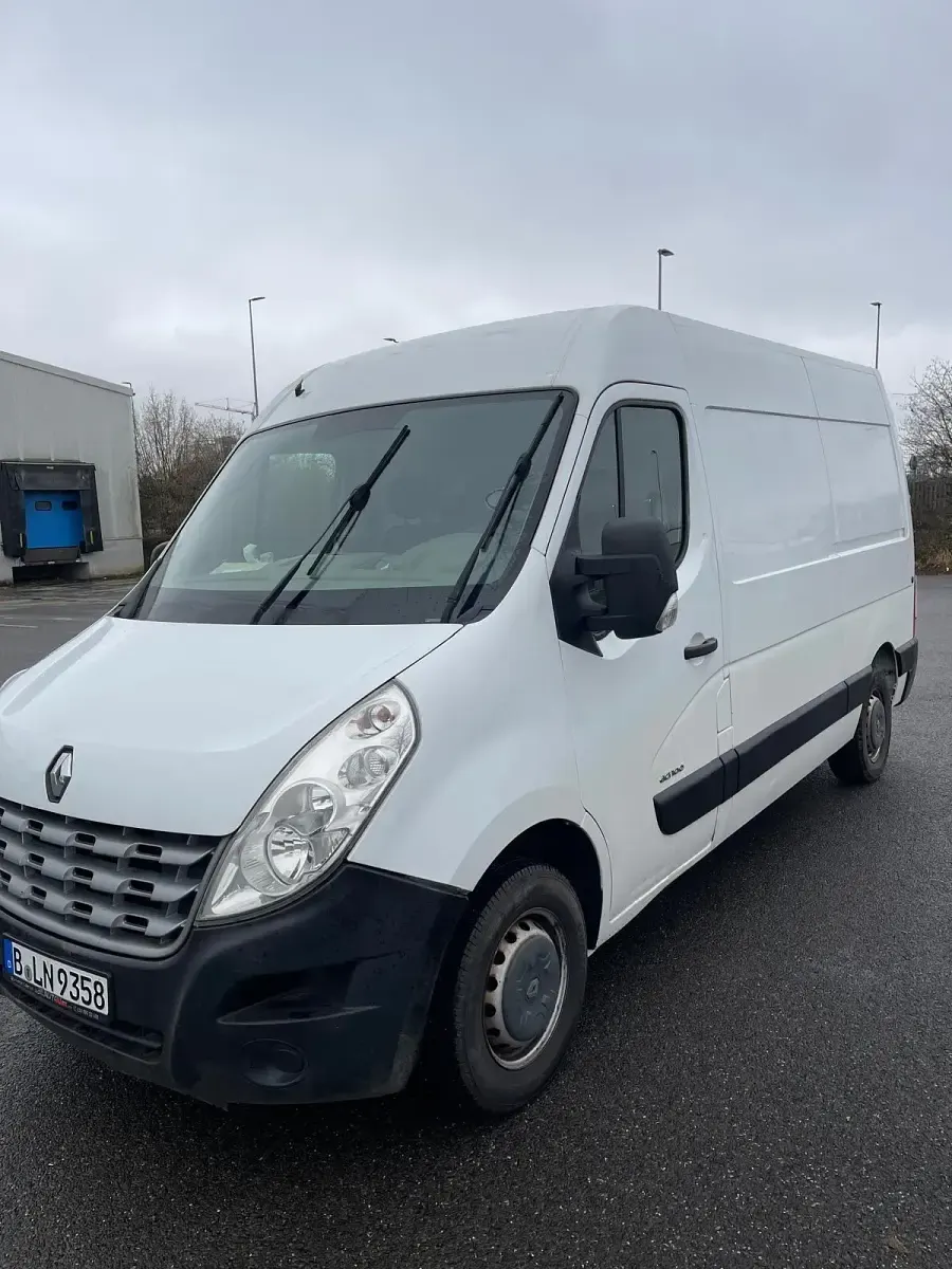 Używany Renault Master 100 KM (73 kW) 2011 Biały Sedan/Limuzyna
