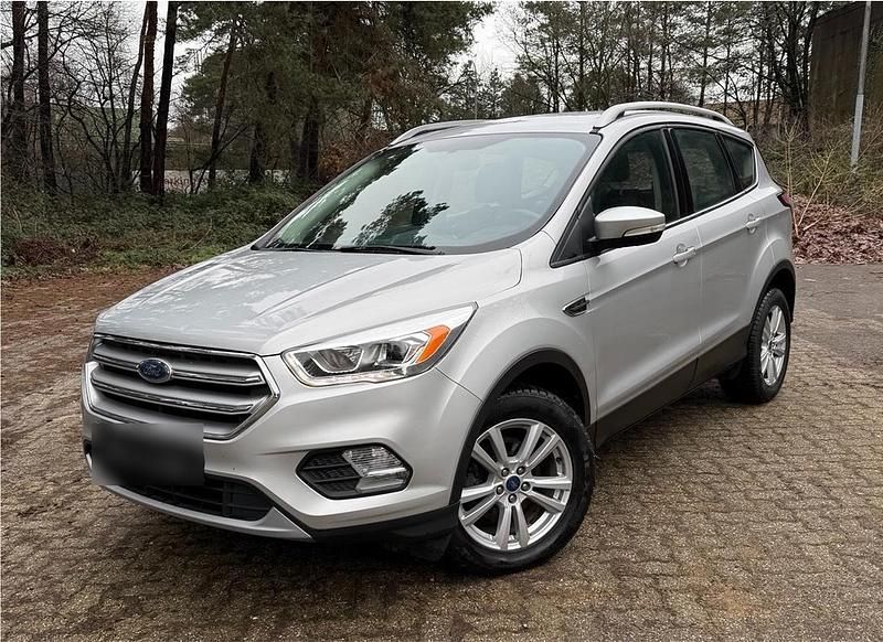 Gebraucht Ford Kuga 120 PS (88 kW) 2017 Silber SUV