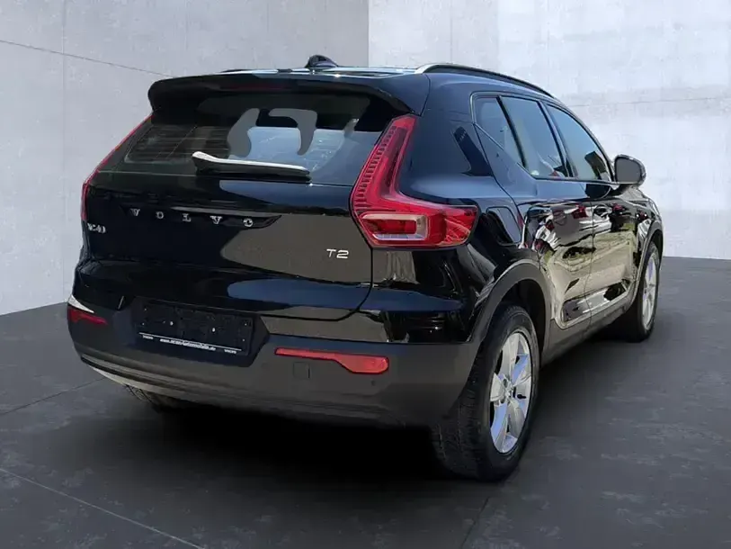 Gebraucht Volvo XC40 129 PS (94 kW) 2022 Black solid (stone) / solid (schwarz) SUV