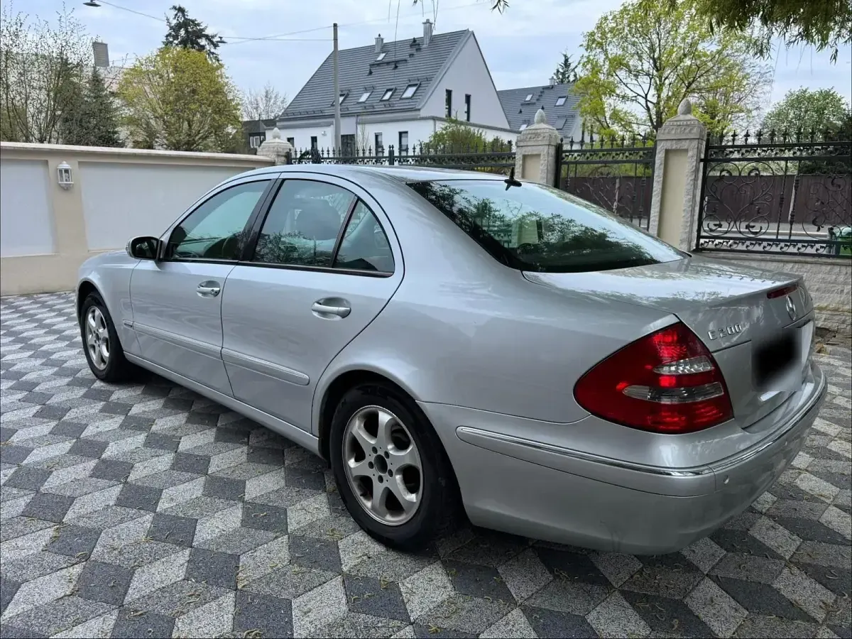 Occasion Mercedes E200 Elegance 122 ch (89 kW) 2004 Argent Berline