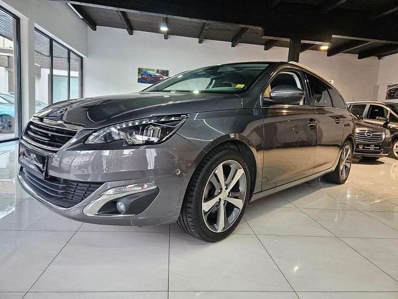 Grau Gebraucht 2016 Peugeot 308 SW Allure Kombi | 8.999 € (Teuer) - Bild 1/4