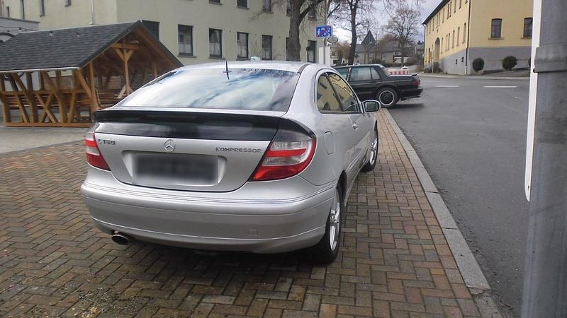 Gebraucht Mercedes C180 105 PS (77 kW) 2004 Silber Coupé