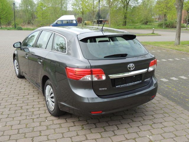 Gebraucht Toyota Avensis 124 PS (91 kW) 2012 Grau metallic Kombi