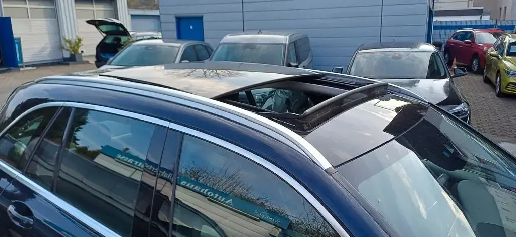 Gebraucht Mercedes GLC300e 306 PS (225 kW) 2021 Cavansitblau metallic SUV
