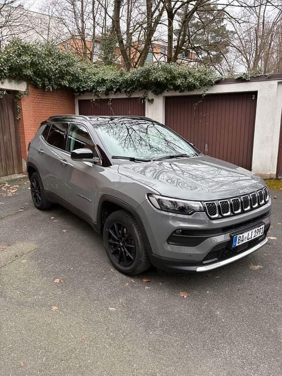 Gebraucht Jeep Compass Limited 150 PS (110 kW) 2022 Grau SUV