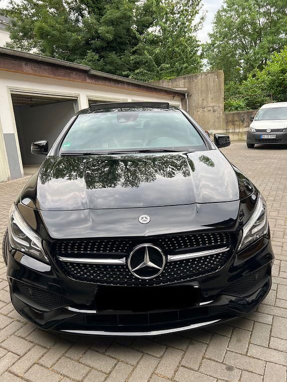 Gebraucht Mercedes CLA200 Shooting Brake Edition 156 PS (114 kW) 2017 Schwarz Kombi