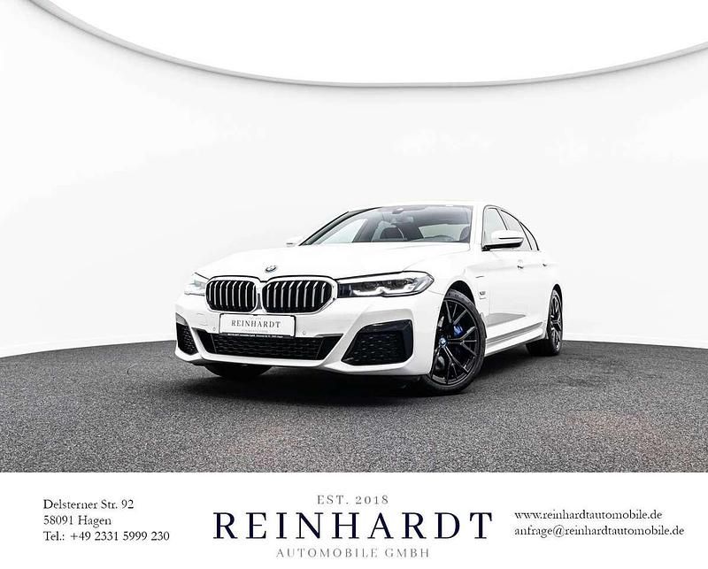 Alpinweiss iii Gebraucht 2022 BMW 545e M Sport Limousine | 43.320 € (Fairer Preis) - Bild 1/3