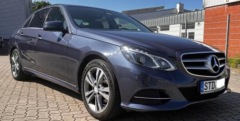 Blau Gebraucht 2013 Mercedes E220 Avantgarde Limousine | 11.800 € (Fairer Preis) - Bild 1/4