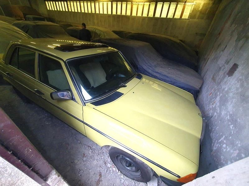 Gebraucht Mercedes 230 109 PS (80 kW) 1978 Gelb Limousine