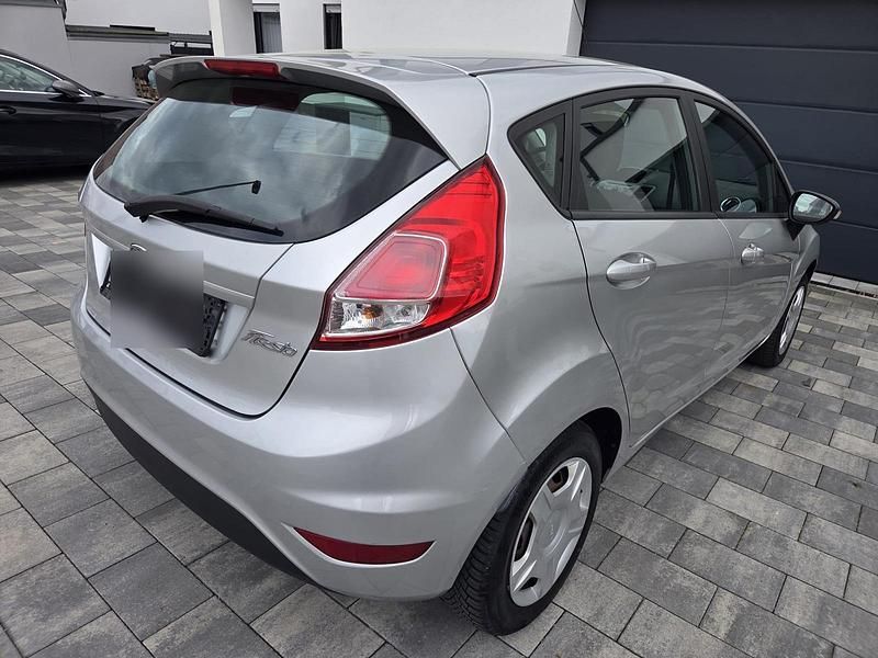 Gebraucht Ford Fiesta SYNC Edition 80 PS (58 kW) 2014 Silber Kleinwagen
