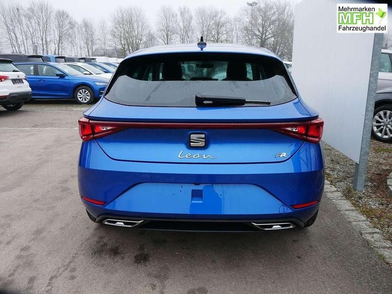 Neu Seat Leon ST FR 150 PS (110 kW) 2026 Saphir blau metallic Kombi
