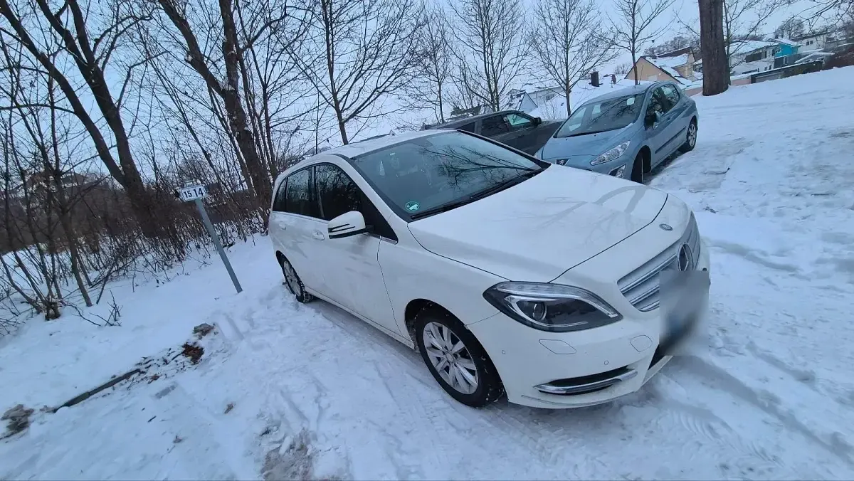 Gebraucht Mercedes B180 Style 122 PS (89 kW) 2014 Weiß Van / Kleinbus
