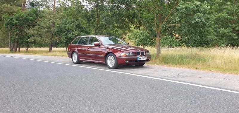 Rot Gebraucht 1999 BMW 520 Kombi | 8.690 € - Bild 1/4