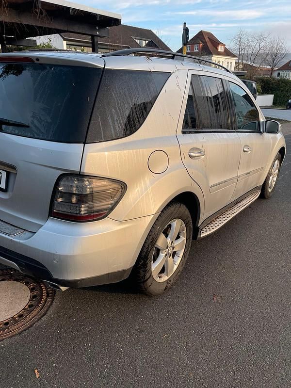 Gebraucht Mercedes ML420 306 PS (225 kW) 2007 Silber SUV