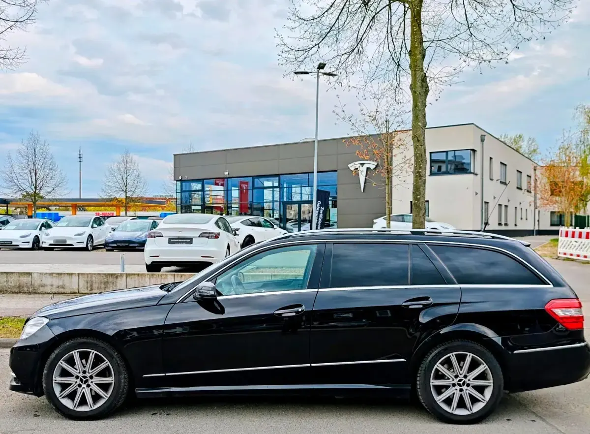 Gebraucht Mercedes E200 Avantgarde 136 PS (100 kW) 2012 Schwarz Kombi