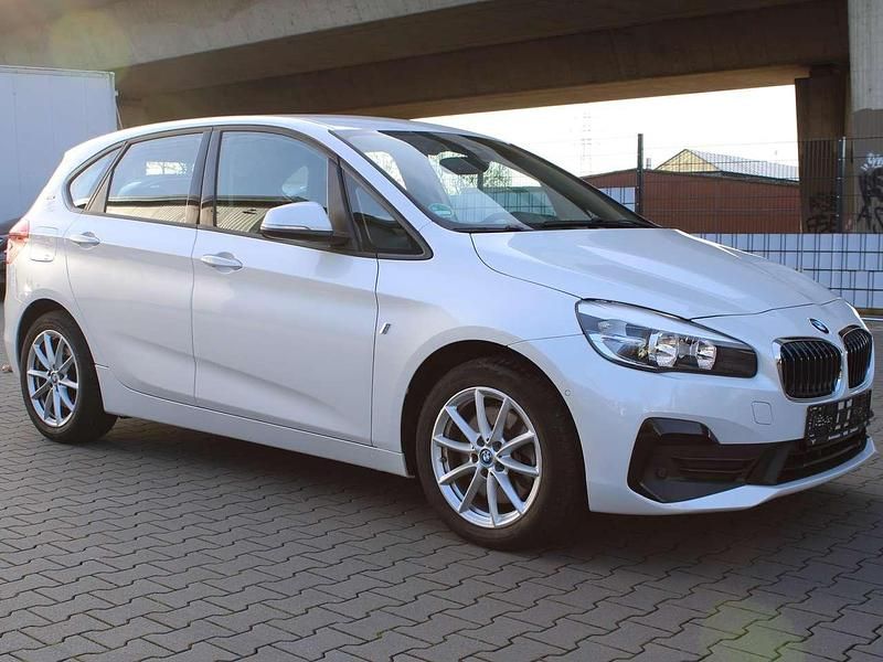 Gebraucht BMW 225 Advantage 136 PS (100 kW) 2018 Mineralweiss metallic Van / Kleinbus