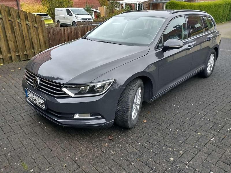 Grau Gebraucht 2019 VW Passat Trendline Kombi | 16.950 € (Fairer Preis) - Bild 1/3