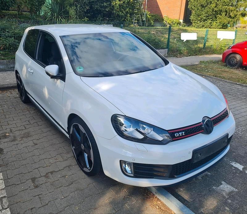 Weiß Gebraucht 2011 VW Golf VI GTI Kleinwagen | 7.500 € (Fairer Preis) - Bild 1/4