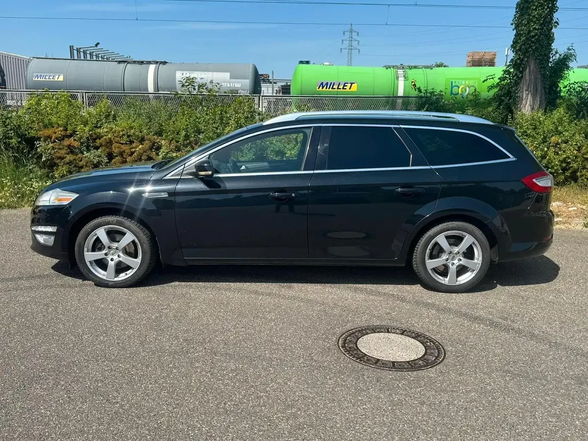Gebraucht Ford Mondeo 140 PS (102 kW) 2010 Schwarz Kombi