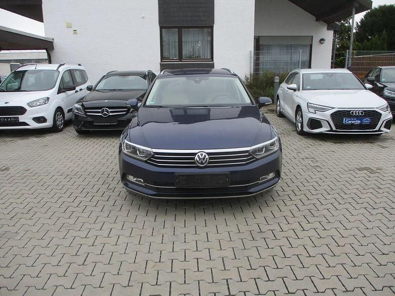 Gebraucht VW Passat Highline 150 PS (110 kW) 2018 Blau Limousine