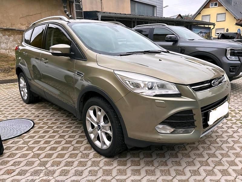 Gebraucht Ford Kuga Titanium 140 PS (102 kW) 2013 Grün SUV