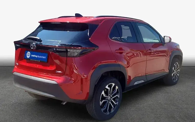 Neu Toyota Yaris Cross 130 PS (95 kW) 2026 Rot SUV