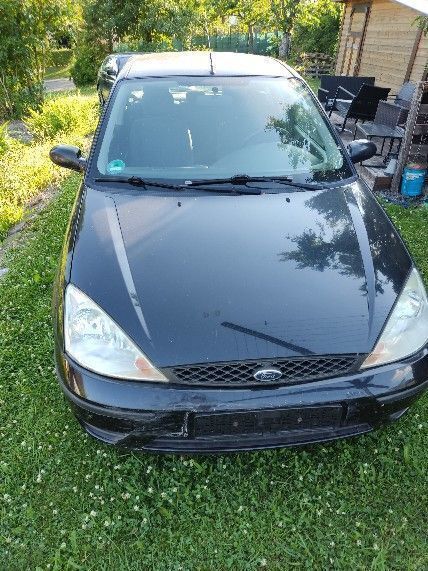Schwarz Gebraucht 2003 Ford Focus Kleinwagen | 600 € (Superpreis) - Bild 1/3
