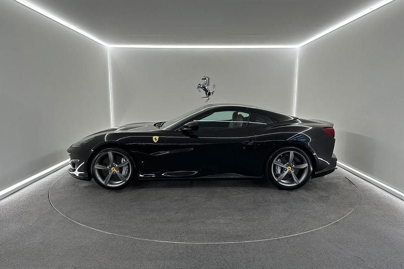 Second-hand Ferrari Portofino 600 CP (441 kW) 2019 Negru Cabrio