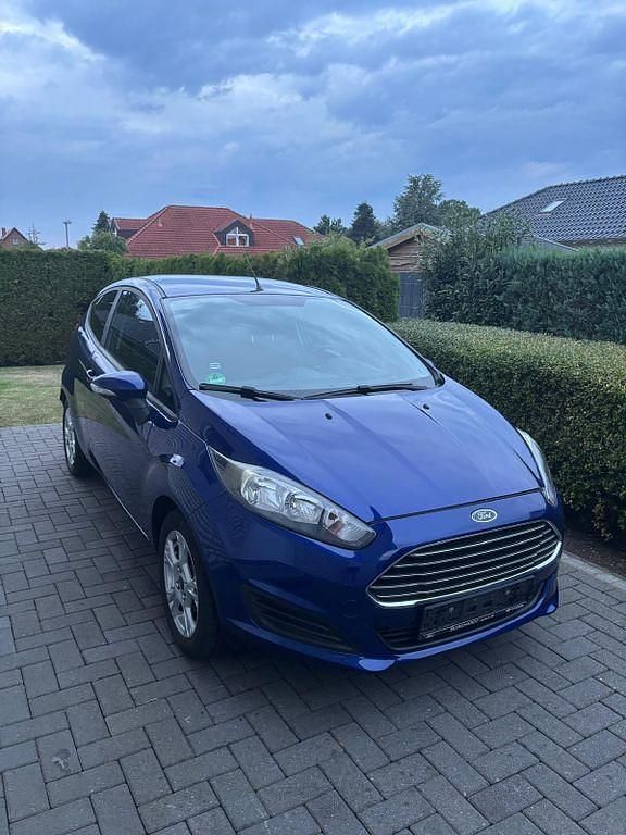 Blau Gebraucht 2013 Ford Fiesta Trend Kleinwagen | 3.350 € (Fairer Preis) - Bild 1/4