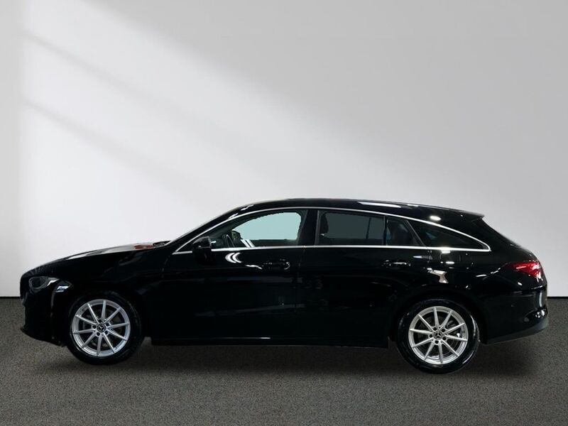 Gebraucht Mercedes CLA180 Shooting Brake 136 PS (100 kW) 2022 Andere farbe Kombi