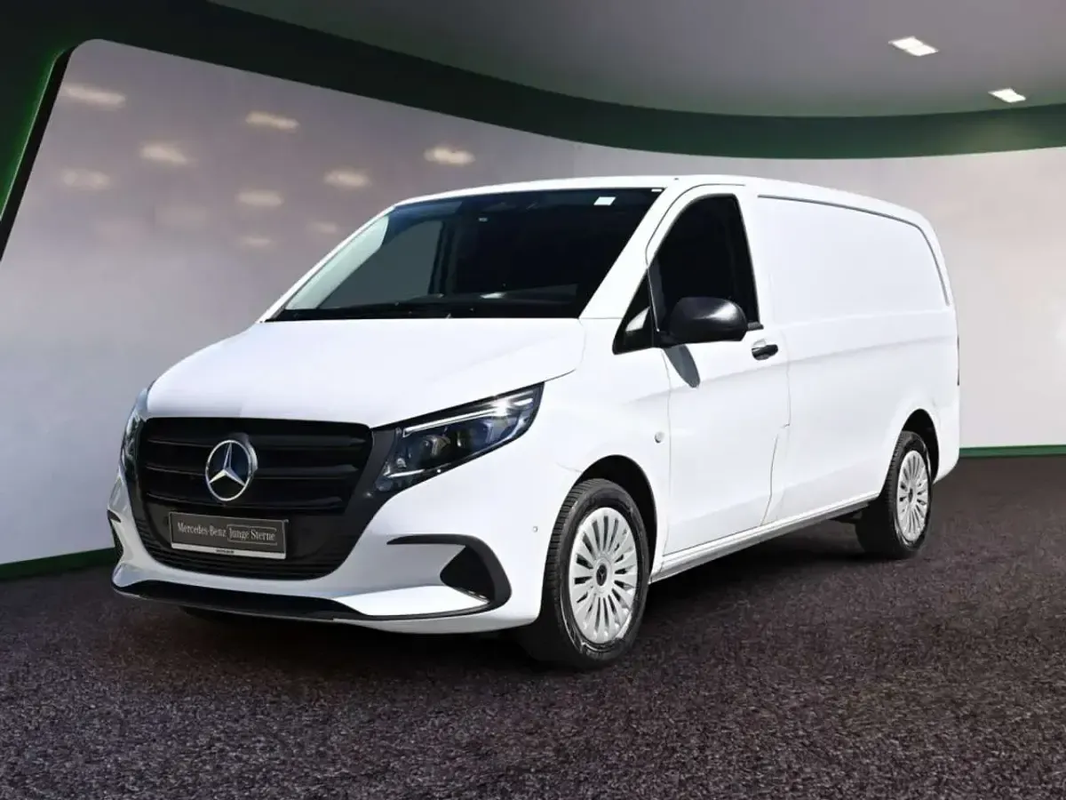 Gebraucht Mercedes Vito 163 PS (119 kW) 2025 Weiss / arktikweiss Van