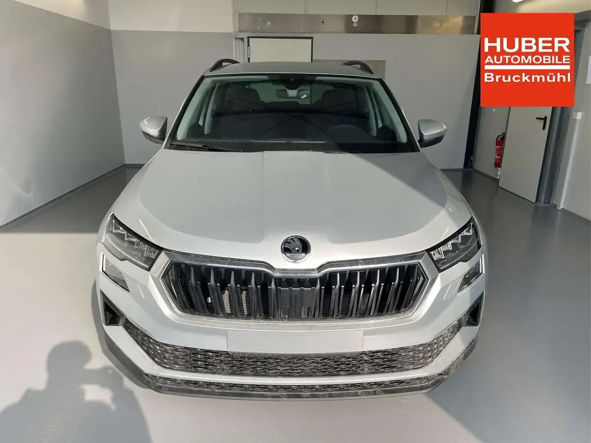 Neu Skoda Karoq Selection 150 PS (110 kW) 2026 [8e8e] brillantsilber metallic SUV