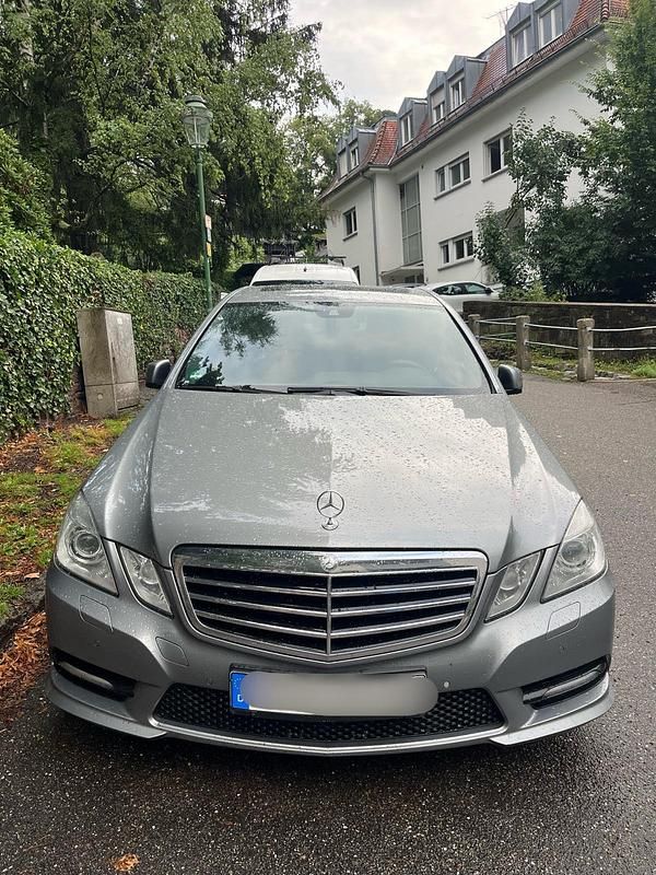 Grau Gebraucht 2012 Mercedes E350 Limousine | 9.999 € (Etwas zu teuer) - Bild 1/4