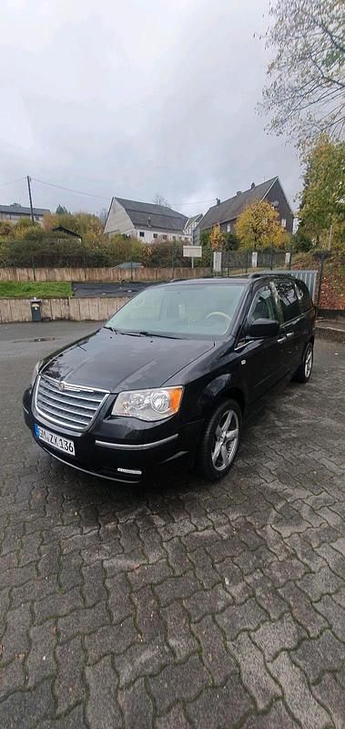 Schwarz Gebraucht 2011 Chrysler Grand Voyager Van / Kleinbus | 6.900 € (Fairer Preis) - Bild 1/4