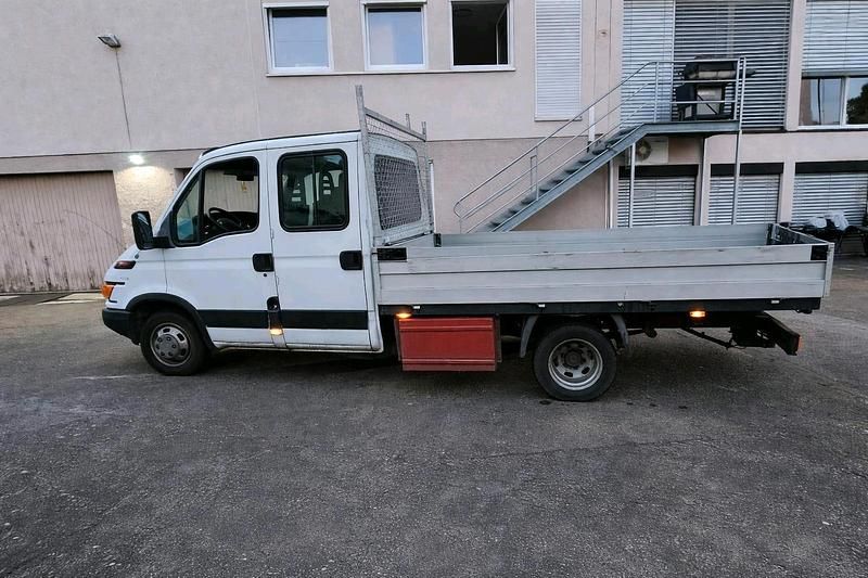 Gebraucht Iveco Daily 130 PS (95 kW) 2005 Weiß Limousine
