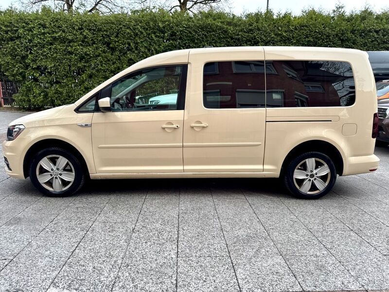 Beige Gebraucht 2018 VW Caddy Maxi Van / Kleinbus | 7.980 € - Bild 1/4