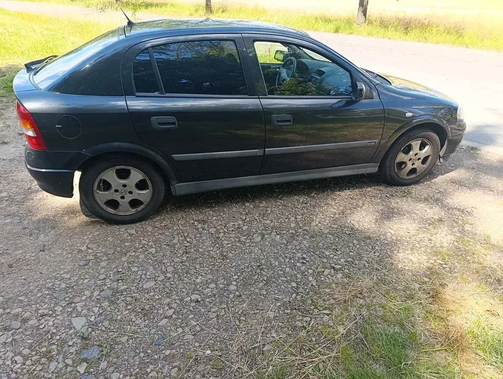 Gebraucht Opel Astra Classic Edition 101 PS (74 kW) 2000 Schwarz Limousine