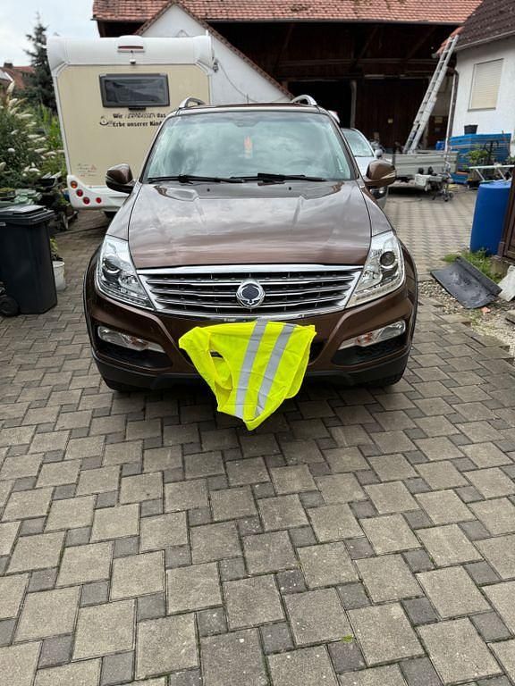 Braun Gebraucht 2017 Ssangyong / KGM Rexton Sapphire SUV | 13.499 € - Bild 1/4